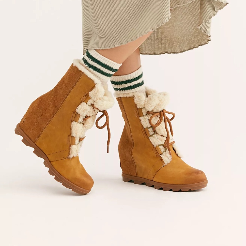 Sorel Cream and Tan Boots with Plush Lining 8‎